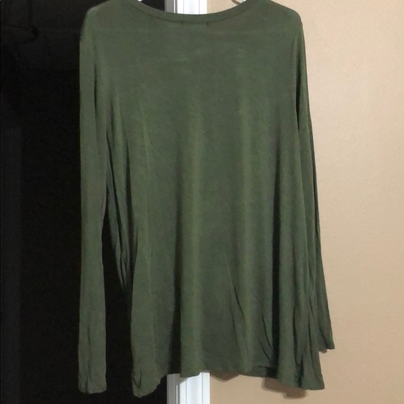 Women’s Top - Picture 4 of 4